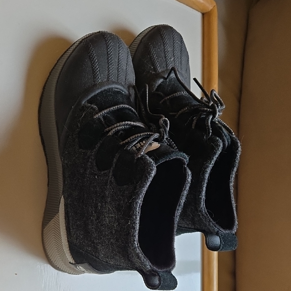 Sorel Womens Black and Gray Boots